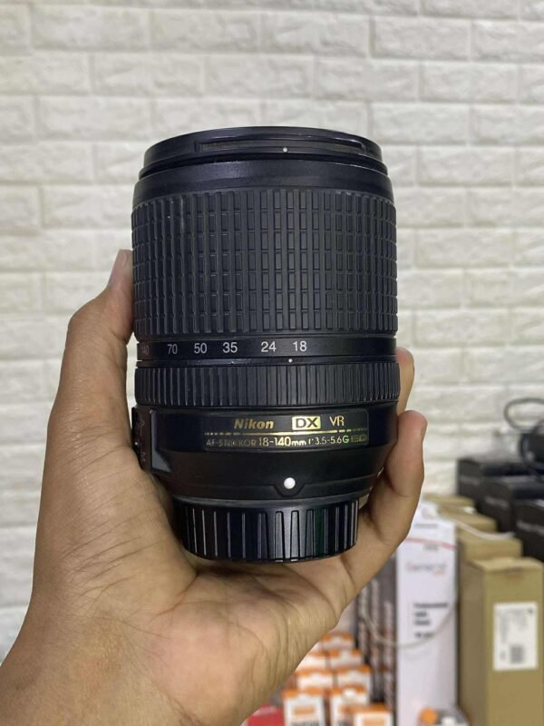 LENS NIKON 18-140  USED