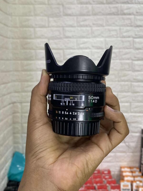 LENS CANON 50MM IS USED